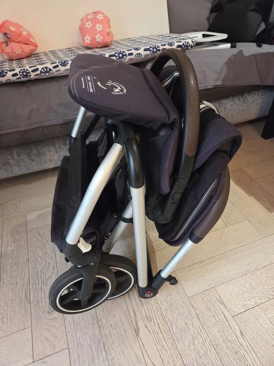 Cybex Eezy S Twist  travel stroller - Image 1