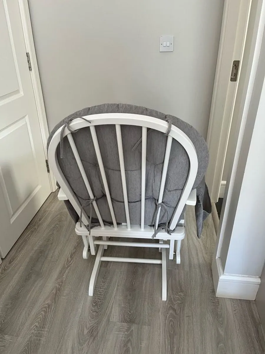 Rocking chair with footstool - Image 1