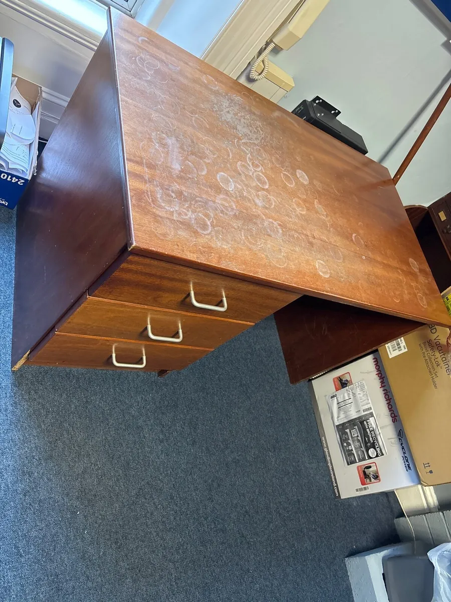 Office table - Image 3
