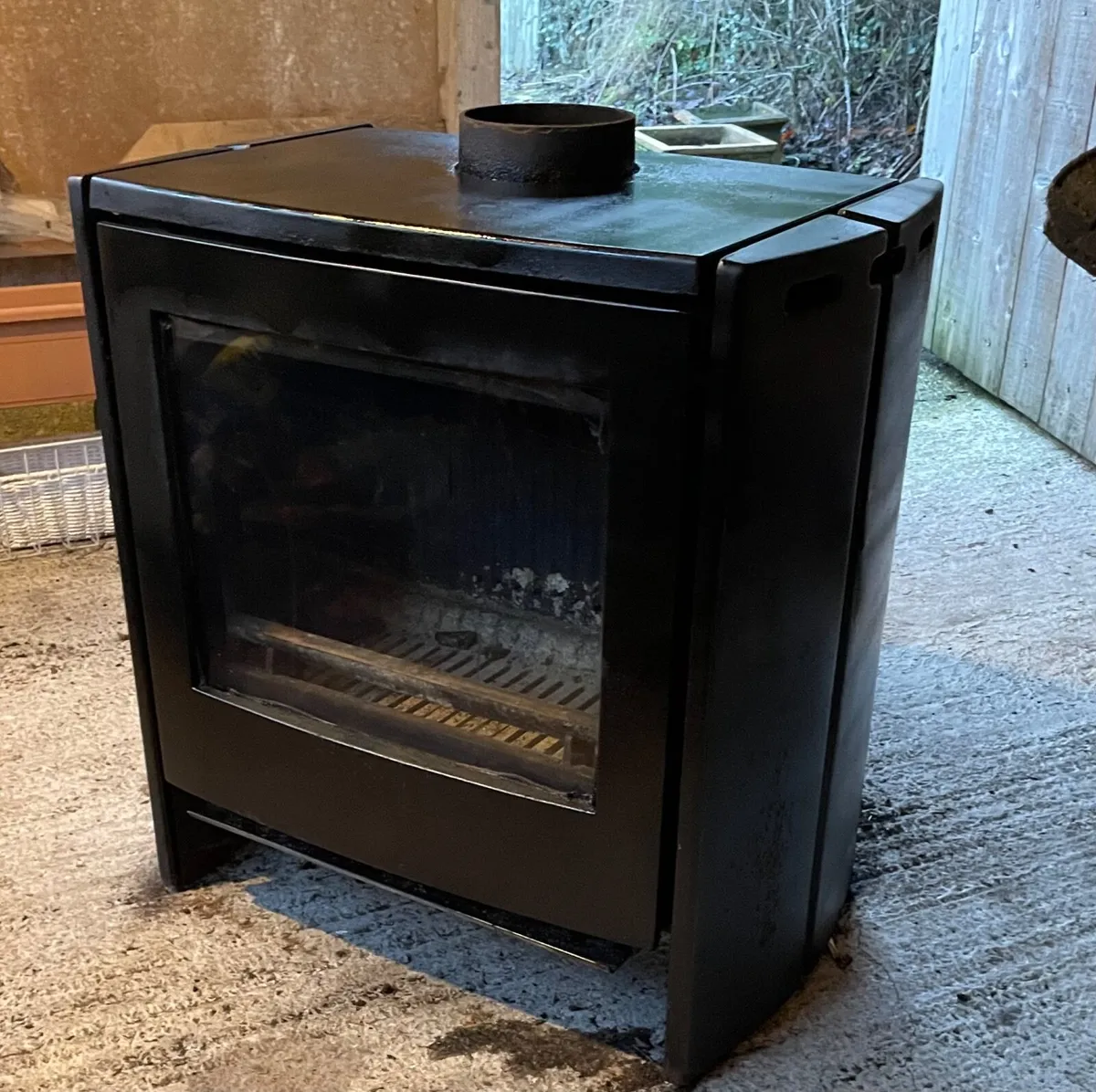 Wood burning stove - Image 1