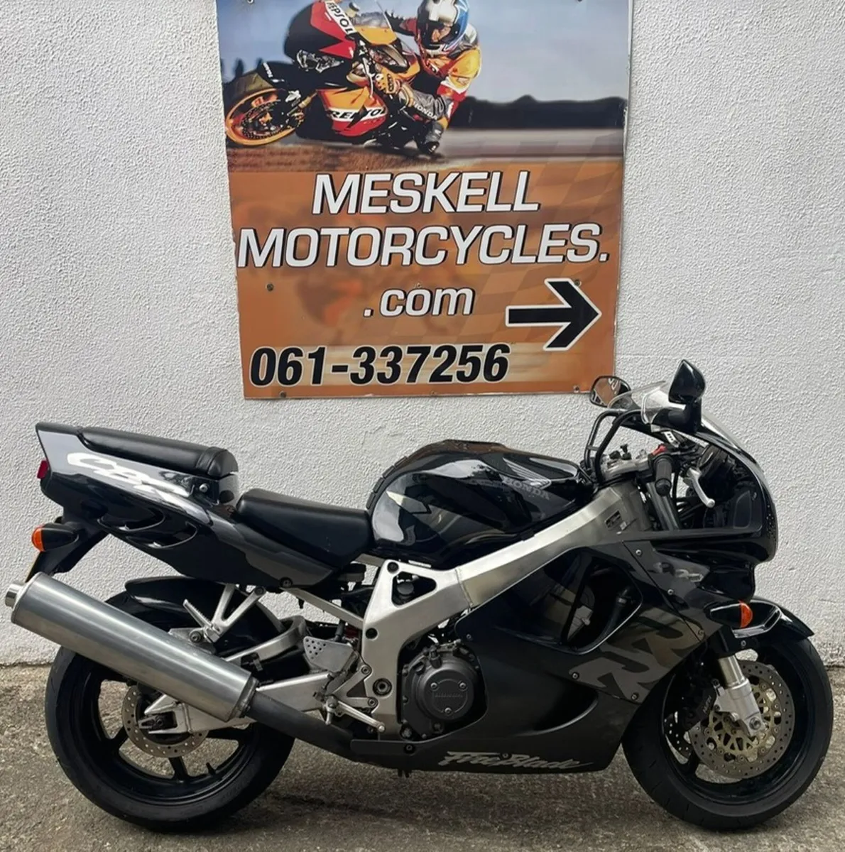 1997 Honda CBR 900RR Fireblade @ Meskells - Image 2