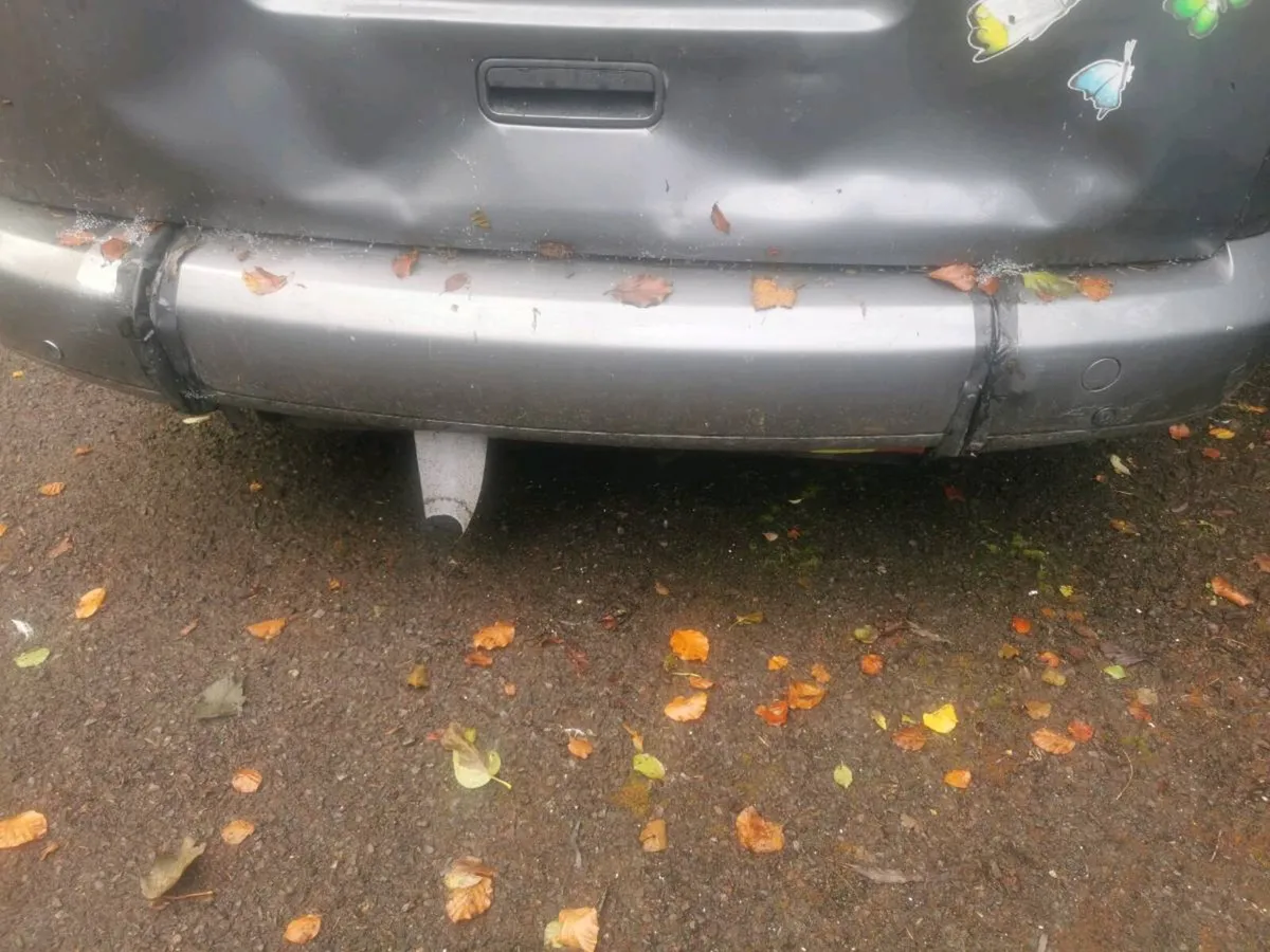 11 VW Caddy Maxi Auto - Image 2