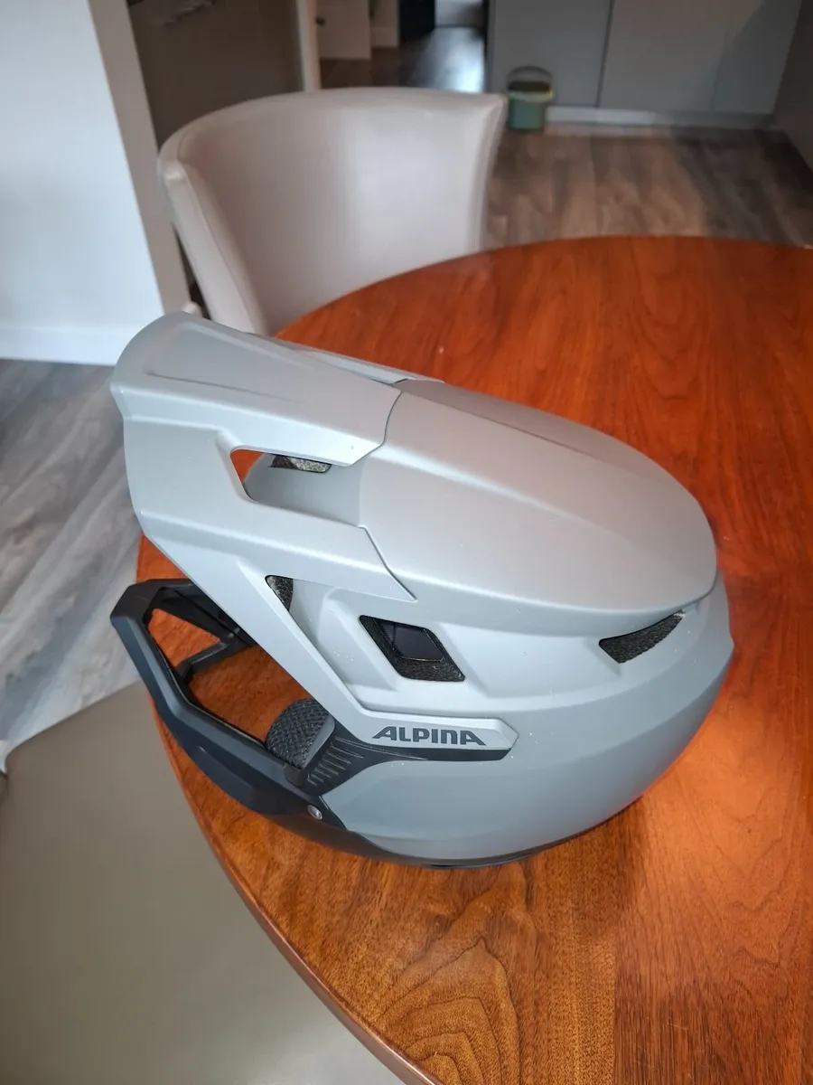 Bicycle helmet - Image 2