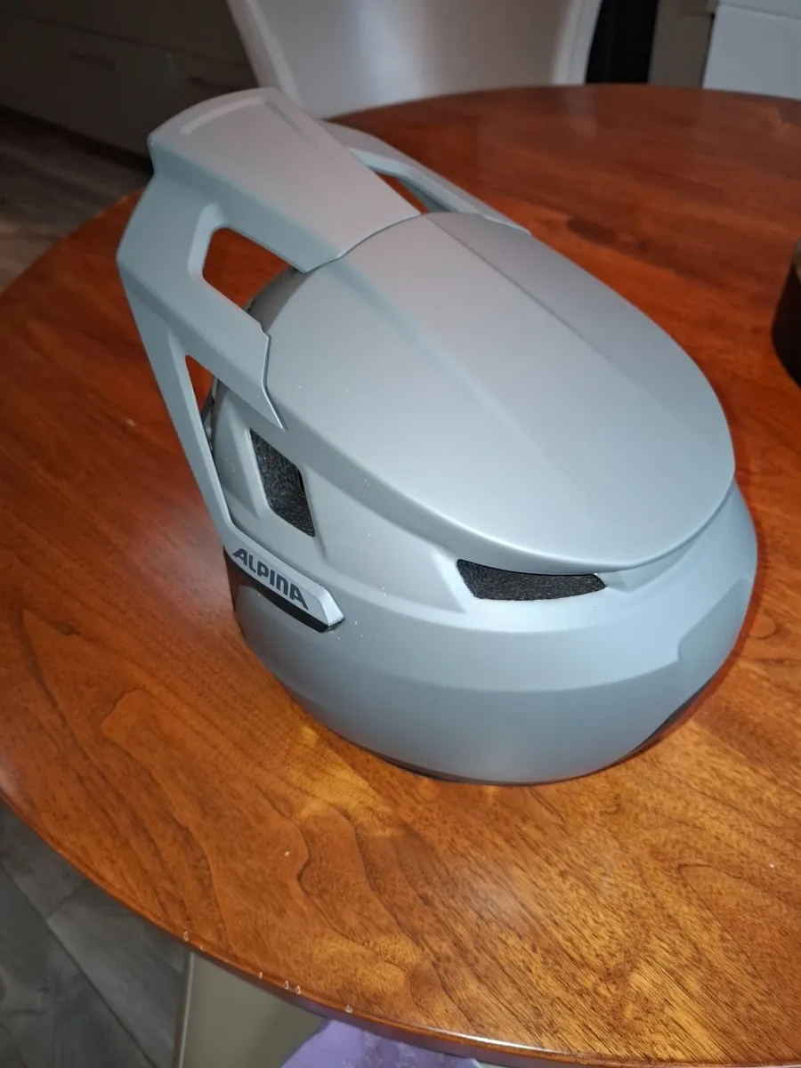Bicycle helmet - Image 3