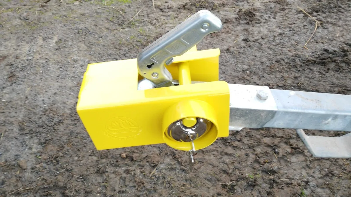 Trailer coupling lock