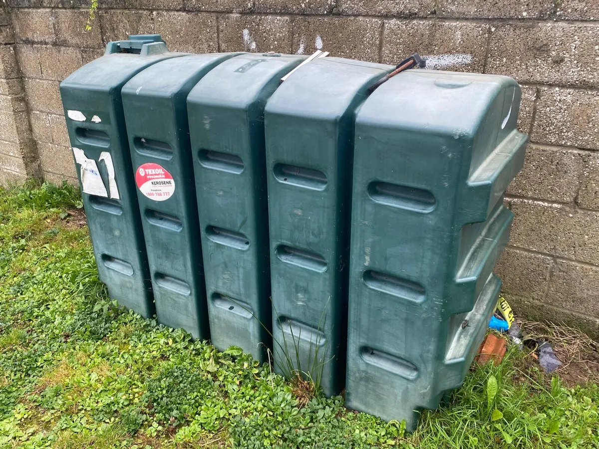 Oil tank - Image 1