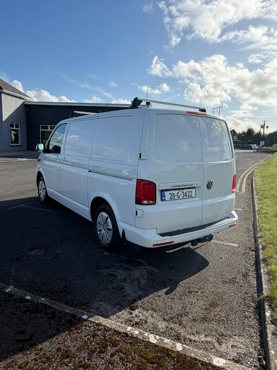 Volkswagen Transporter 2021 - Image 3