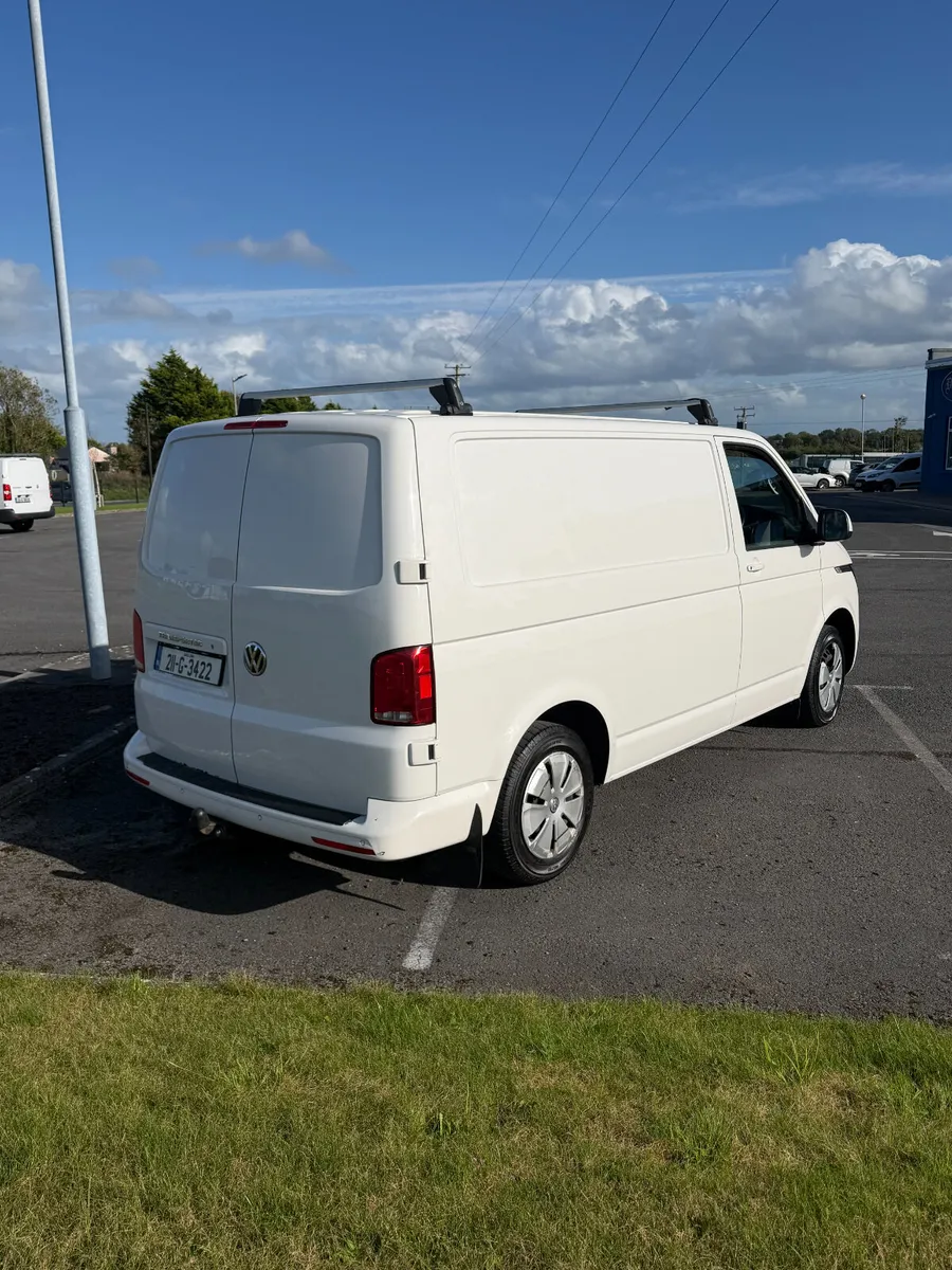 Volkswagen Transporter 2021 - Image 4