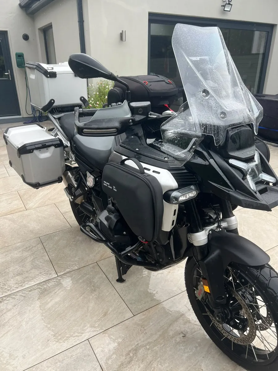 R1300GSA Triple Black 5k 2026 - Image 1