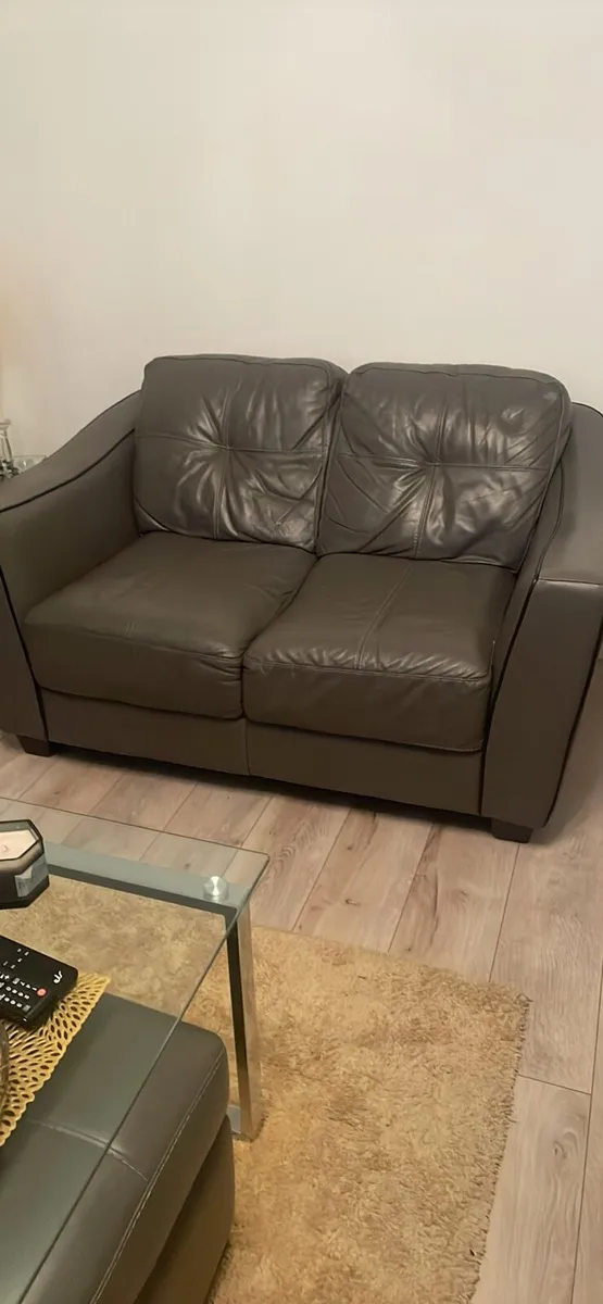 3piece get leather suite wit foot rest - Image 3