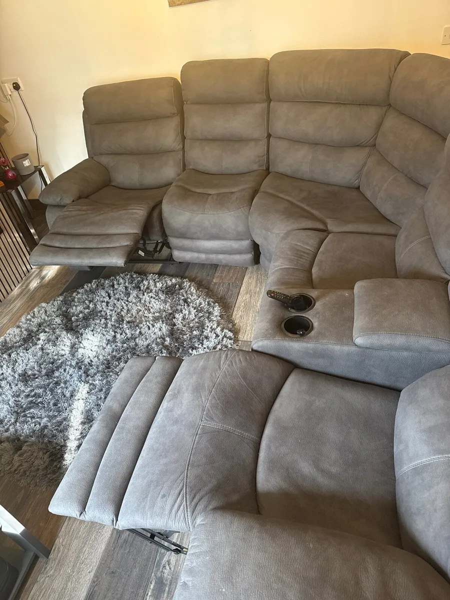 Corner suite 5 seater - Image 2