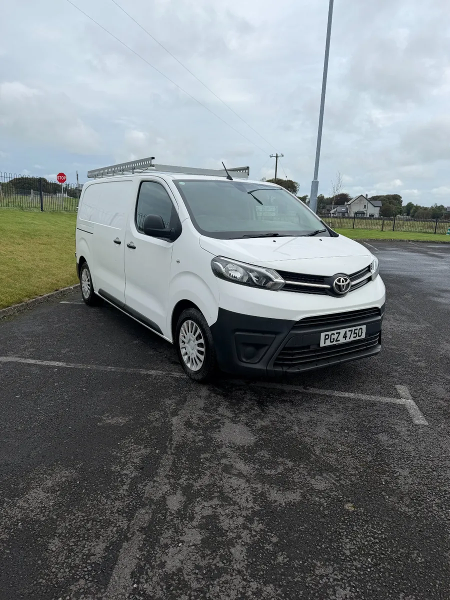 2019 Toyota Proace - Image 2