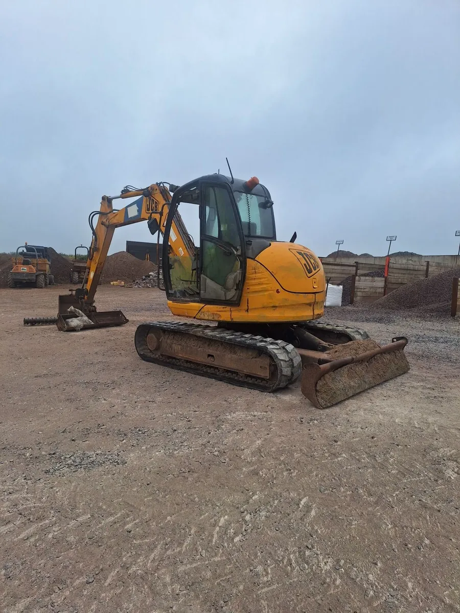 JCB 8 TON  Digger - Image 1