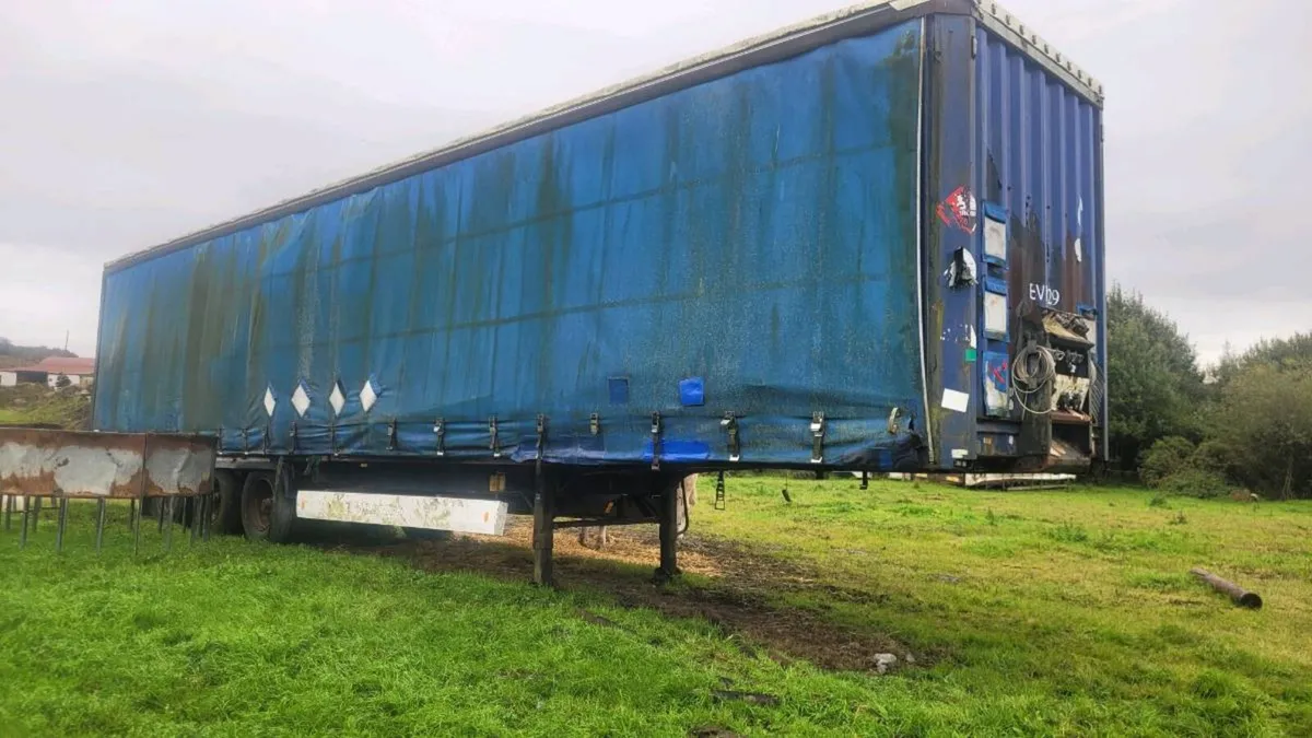 Curtain side trailer - Image 1
