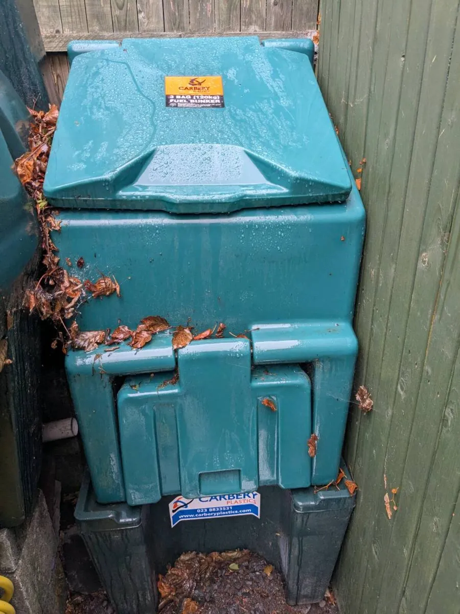 Coal bunker with stand - Image 2