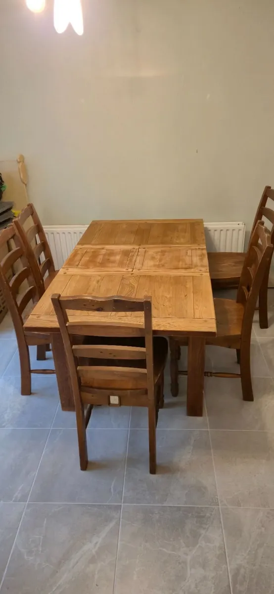 Extendable oak table with 5 matching chairs - Image 4