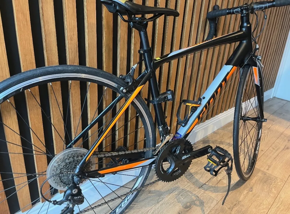 Giant Contend road bike - Image 2