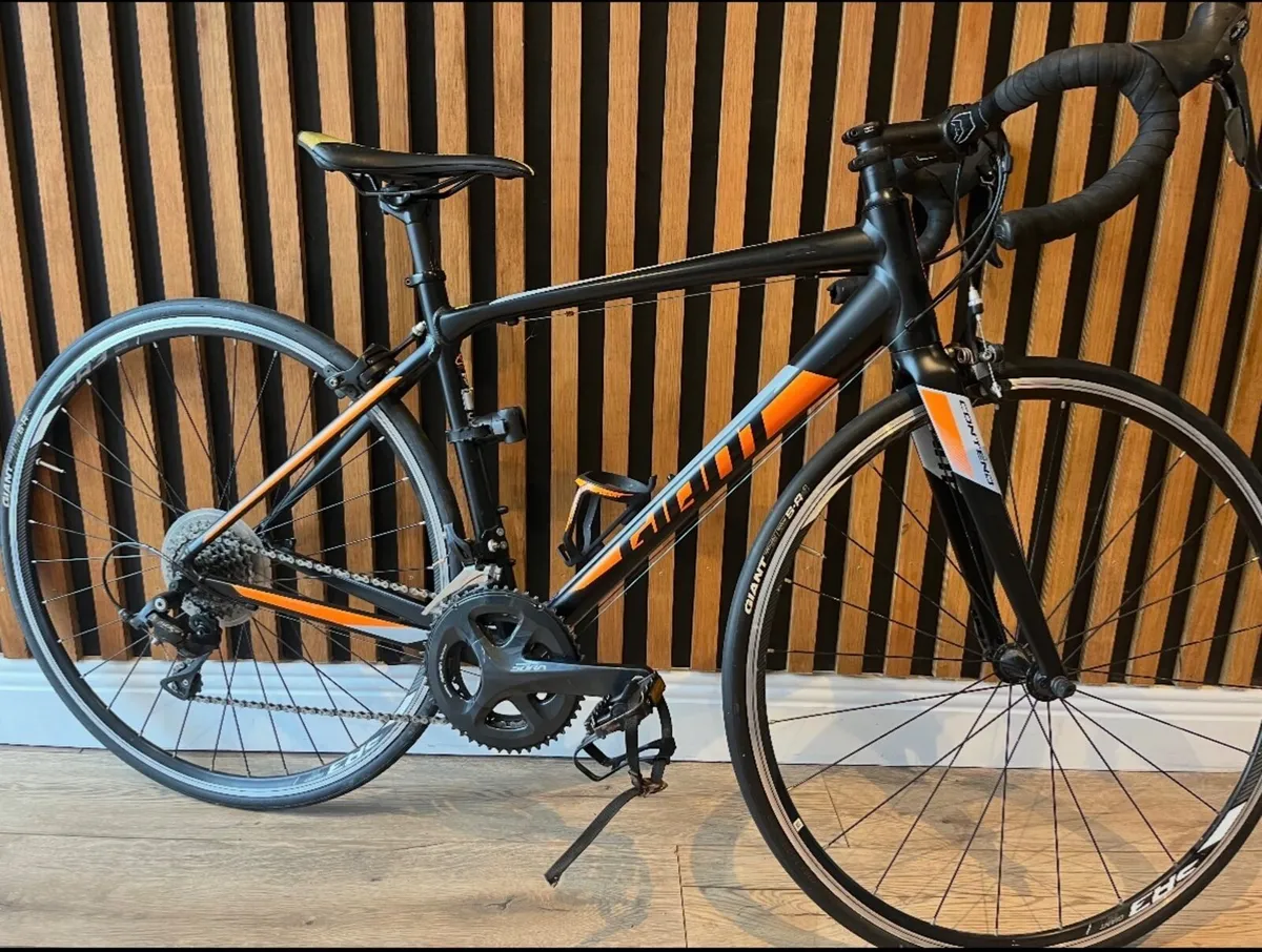 Giant Contend road bike - Image 1