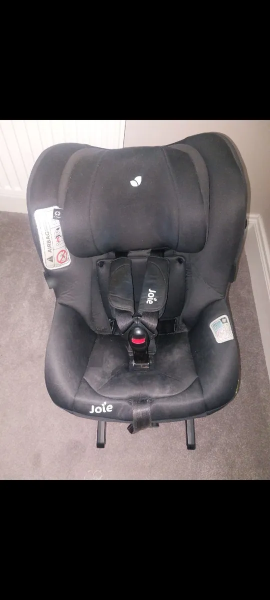 Car seat Joie 360 spin isofix and newborn insert - Image 1