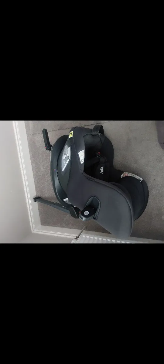 Car seat Joie 360 spin isofix and newborn insert - Image 2