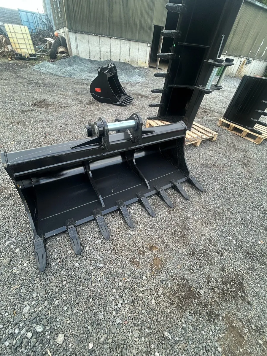 13T ditching bucket 65mm - Image 1
