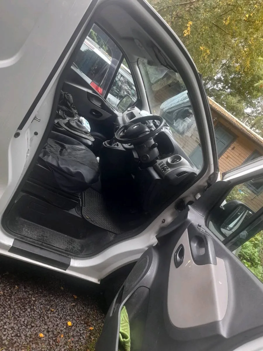Van - Image 2