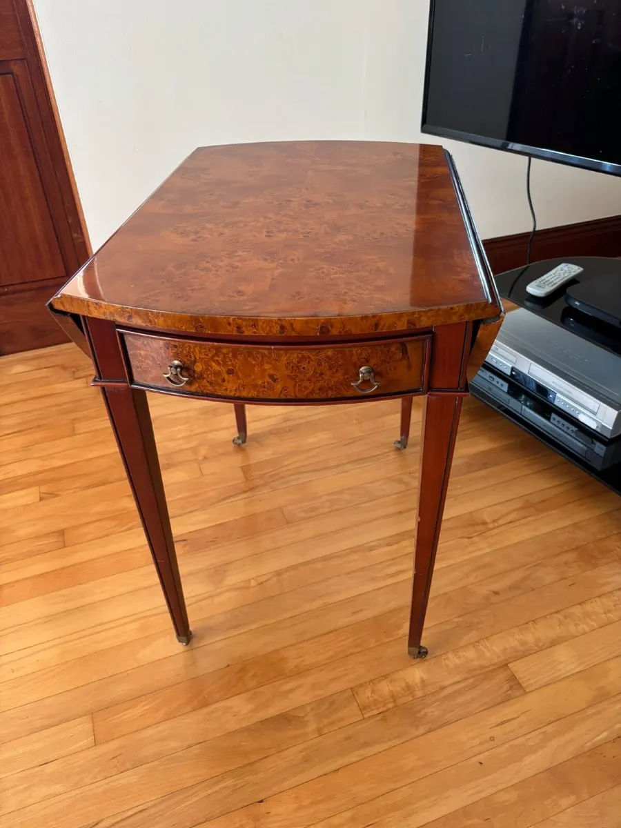 Oval Pembroke drop-leaf table - Image 2
