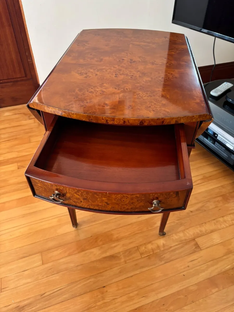 Oval Pembroke drop-leaf table - Image 3