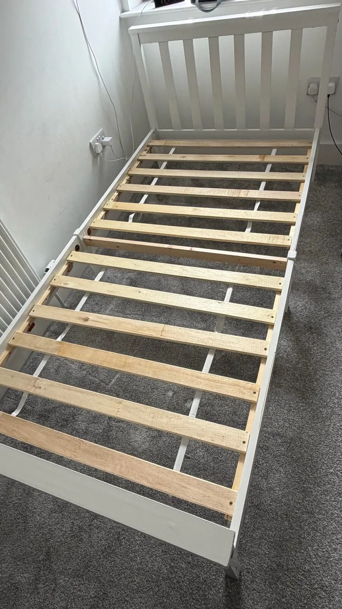 White single bed - Image 1