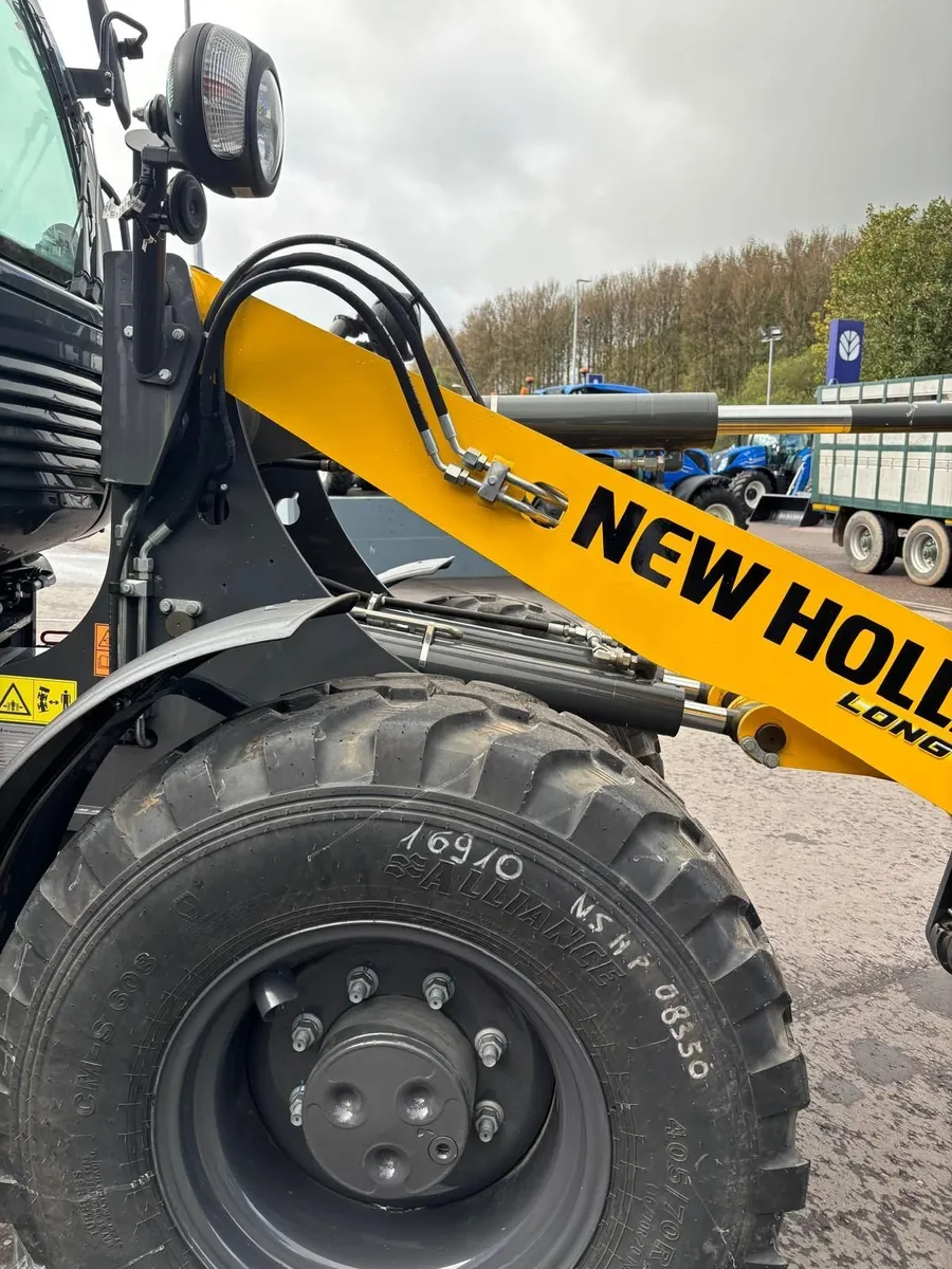 New Holland W80C Compact Loading Shovel. - Image 3