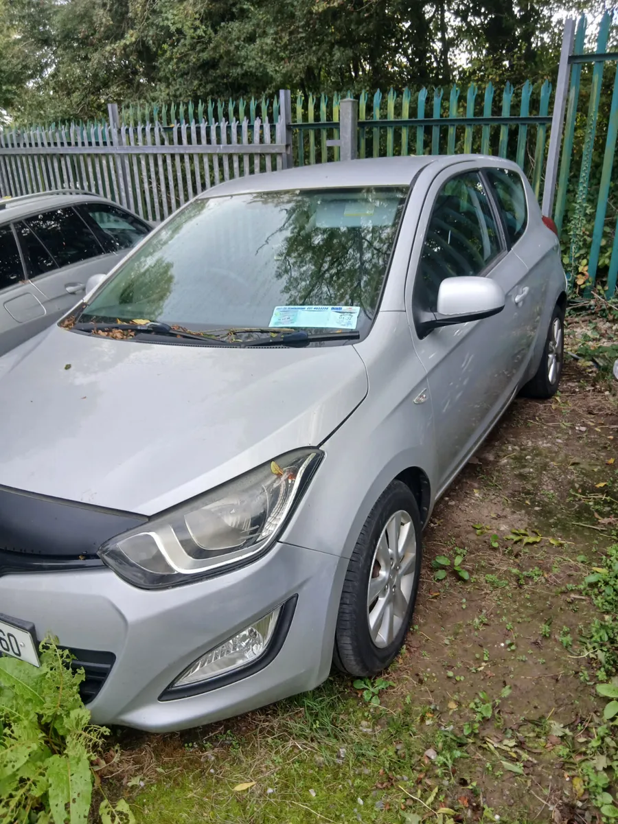 12 hyundai i20 - Image 2