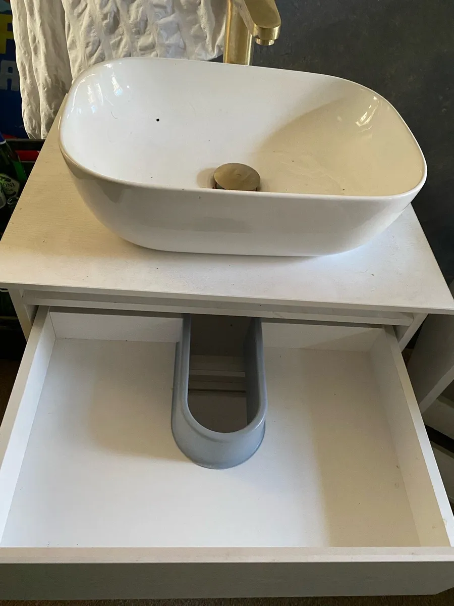 Bathroom fixtures - Image 4