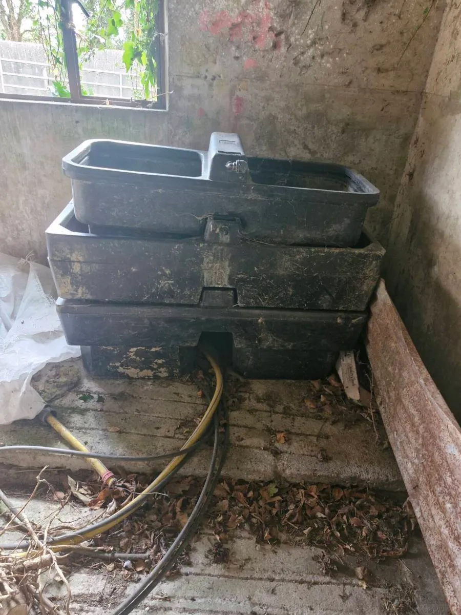 Drinking trough - Image 2