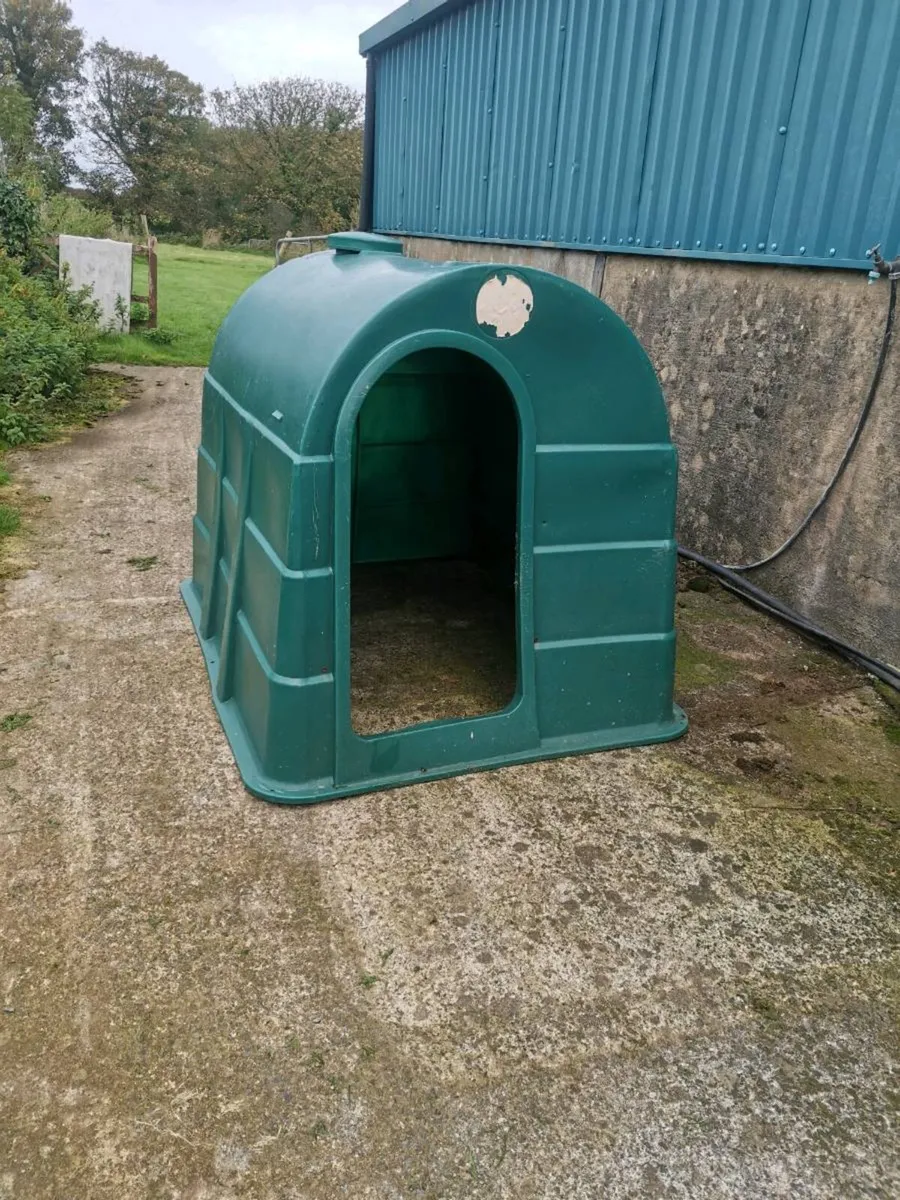 7 calf hutches for sale - Image 1
