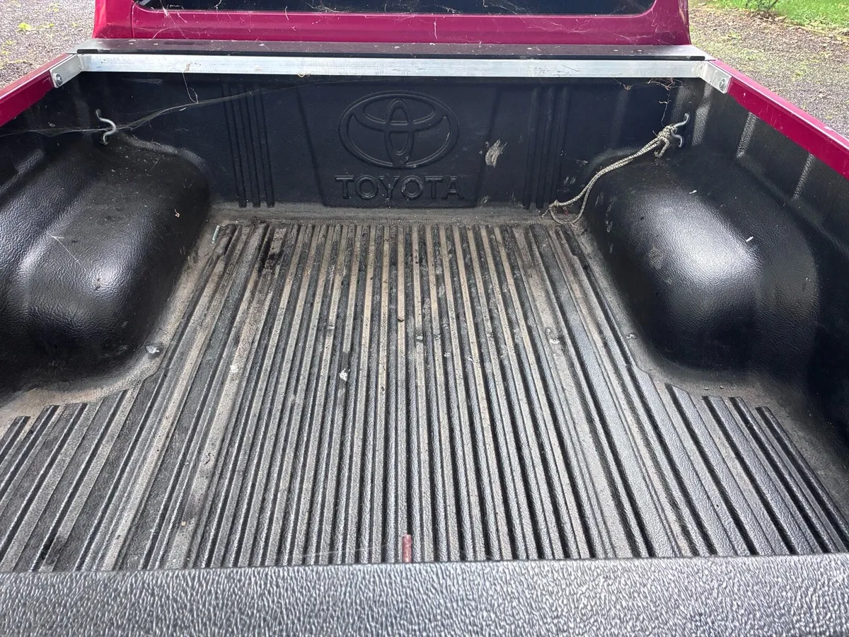 Toyota Hilux - Image 4