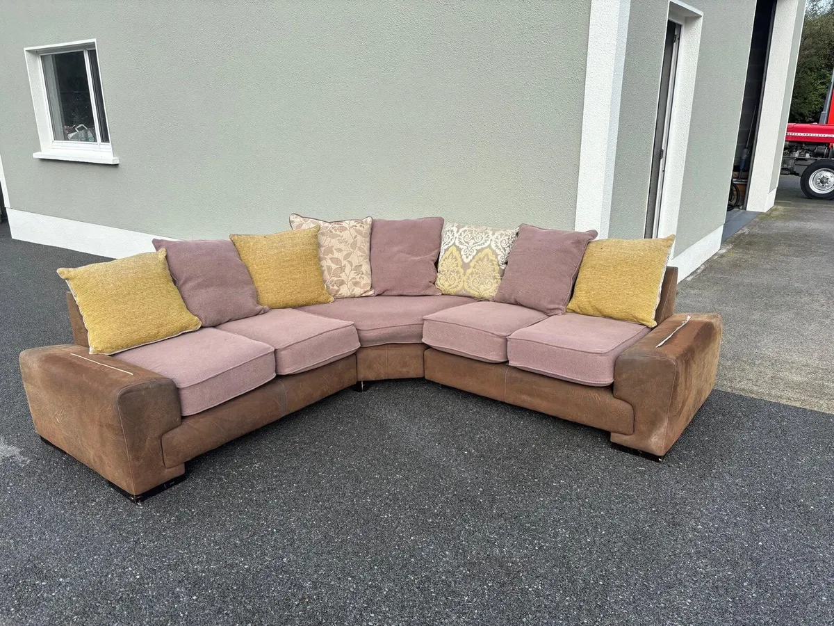 6 seater corner couch - Image 1