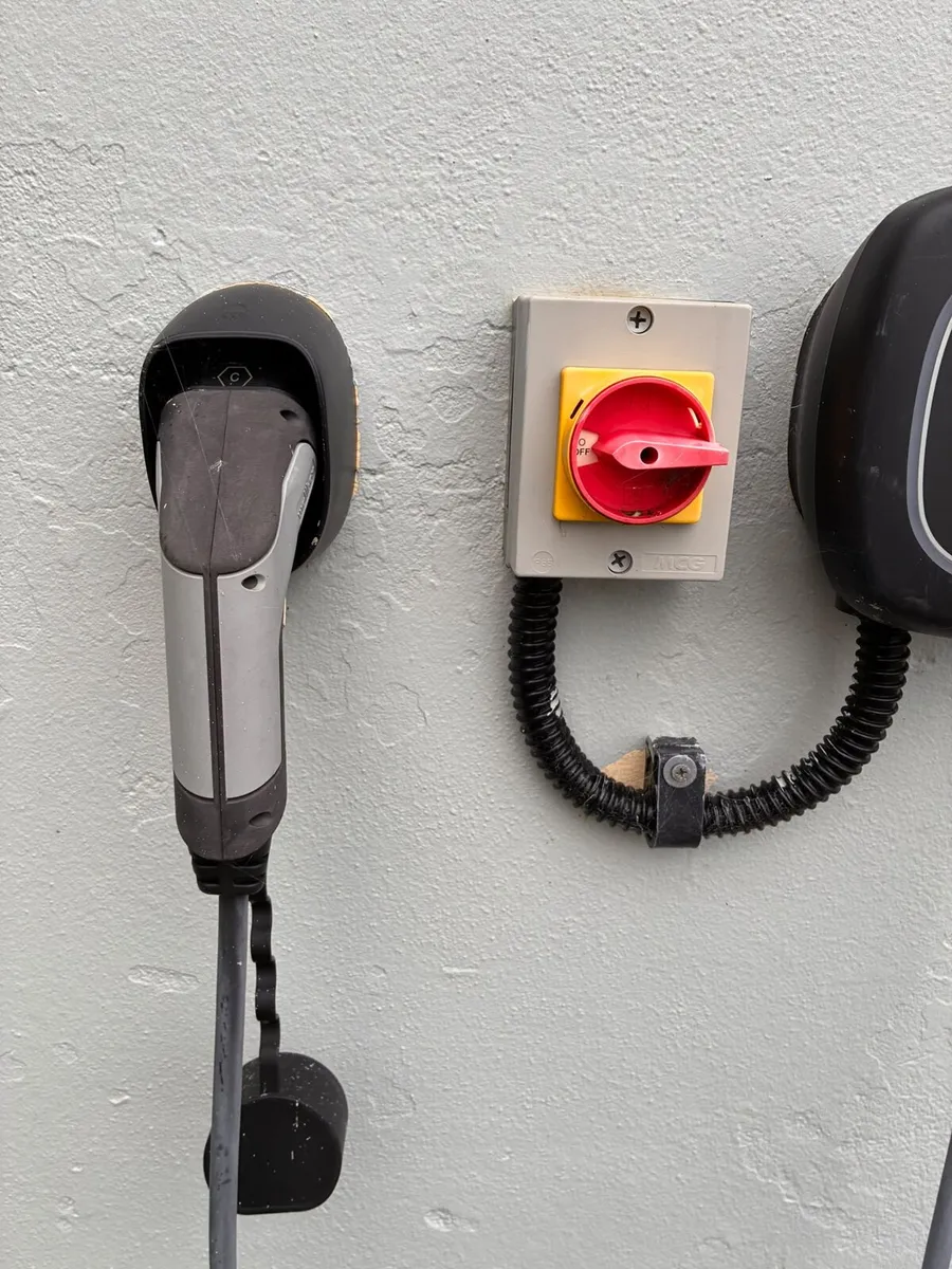 22 volt wall box charger with 30  mtr cable