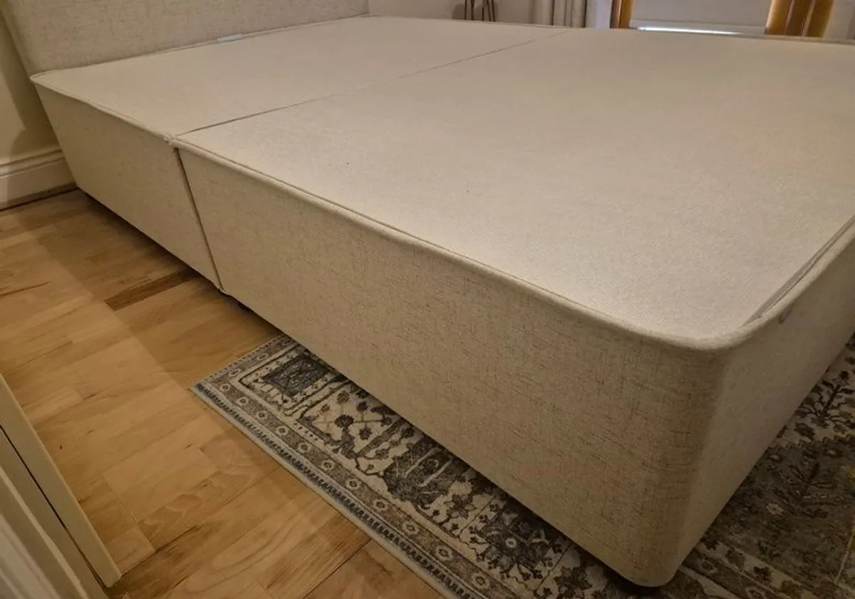 Respa small double 4ft divan bed in cream - perfect condition - Image 3