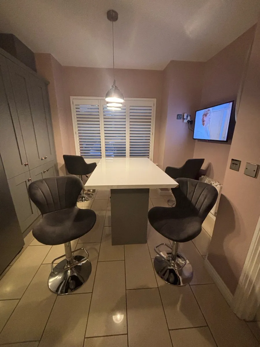 Island table - Image 1
