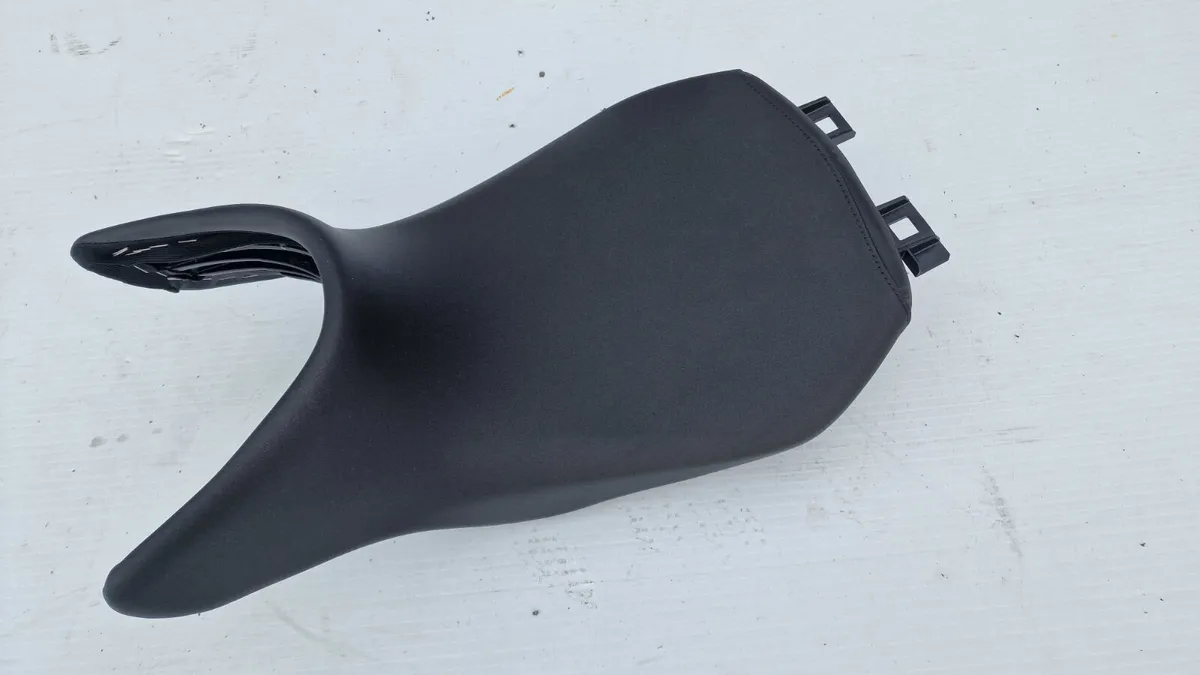 BMW R1250RS Genuine Lowered Seat - Image 1