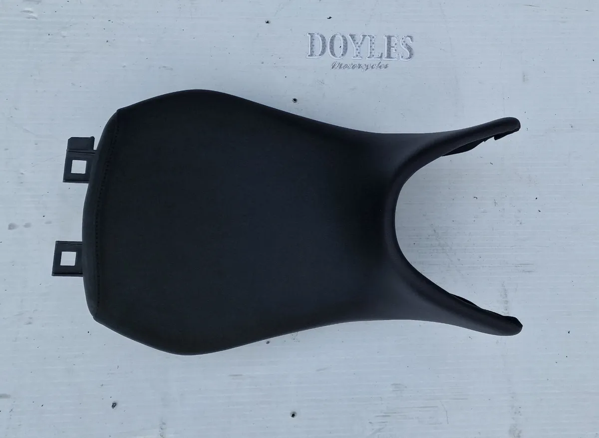 BMW R1250RS Genuine Lowered Seat - Image 3