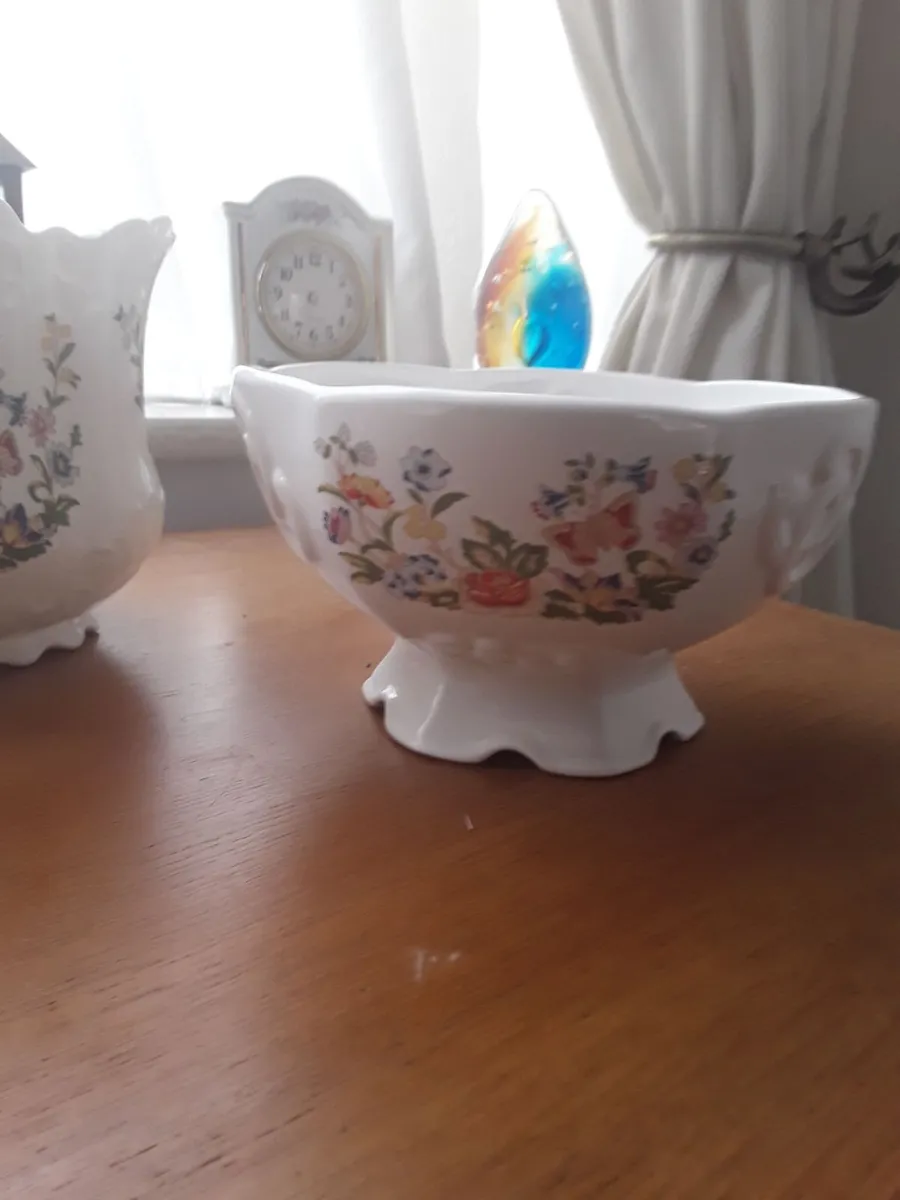 Lovely Aynsley collectible items - Image 4
