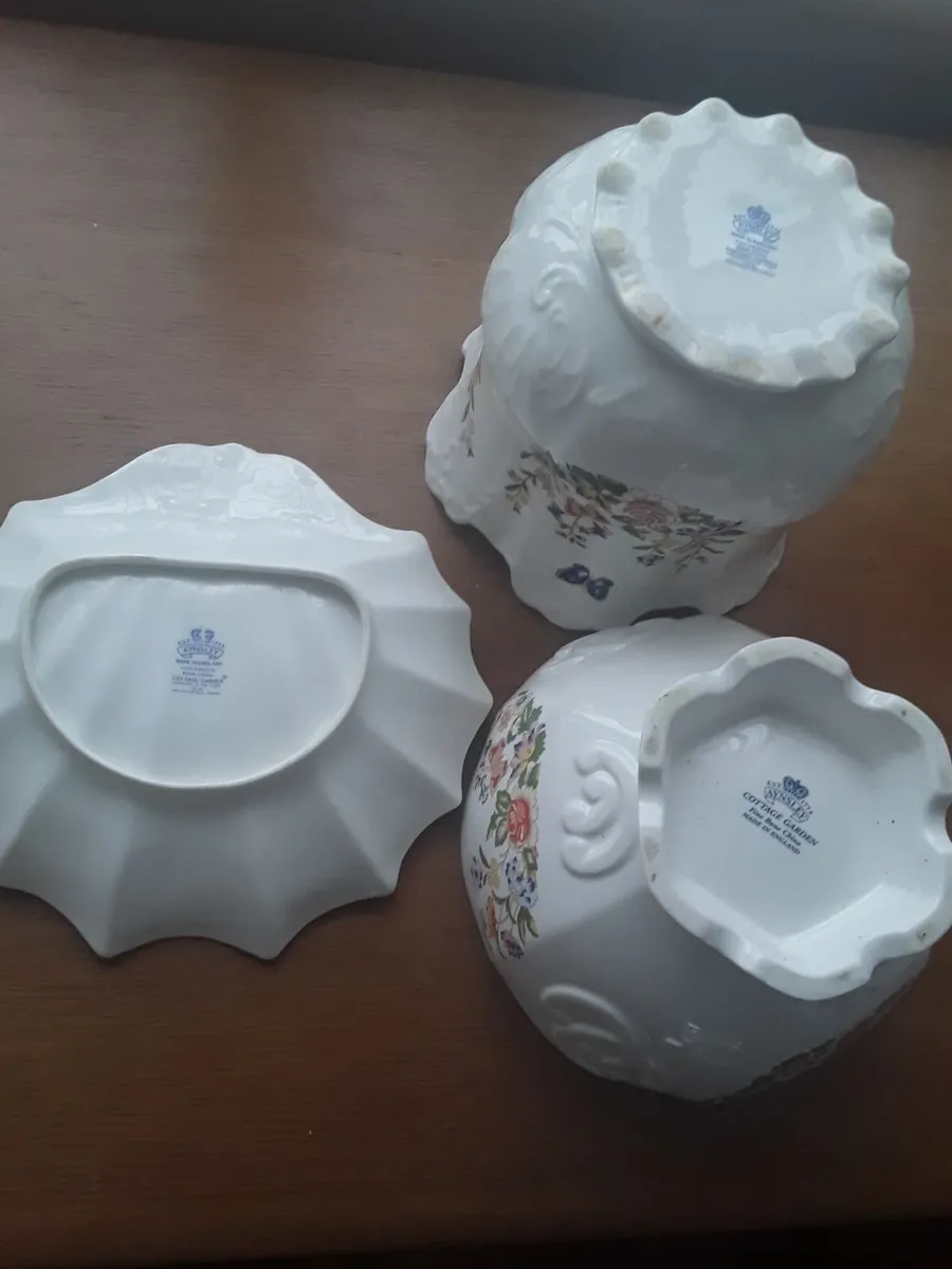 Lovely Aynsley collectible items - Image 3