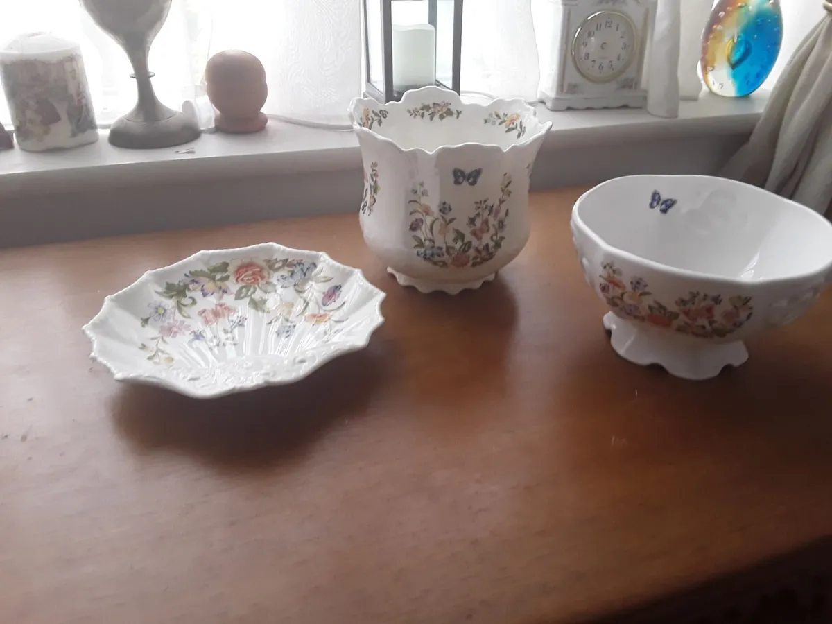 Lovely Aynsley collectible items - Image 1