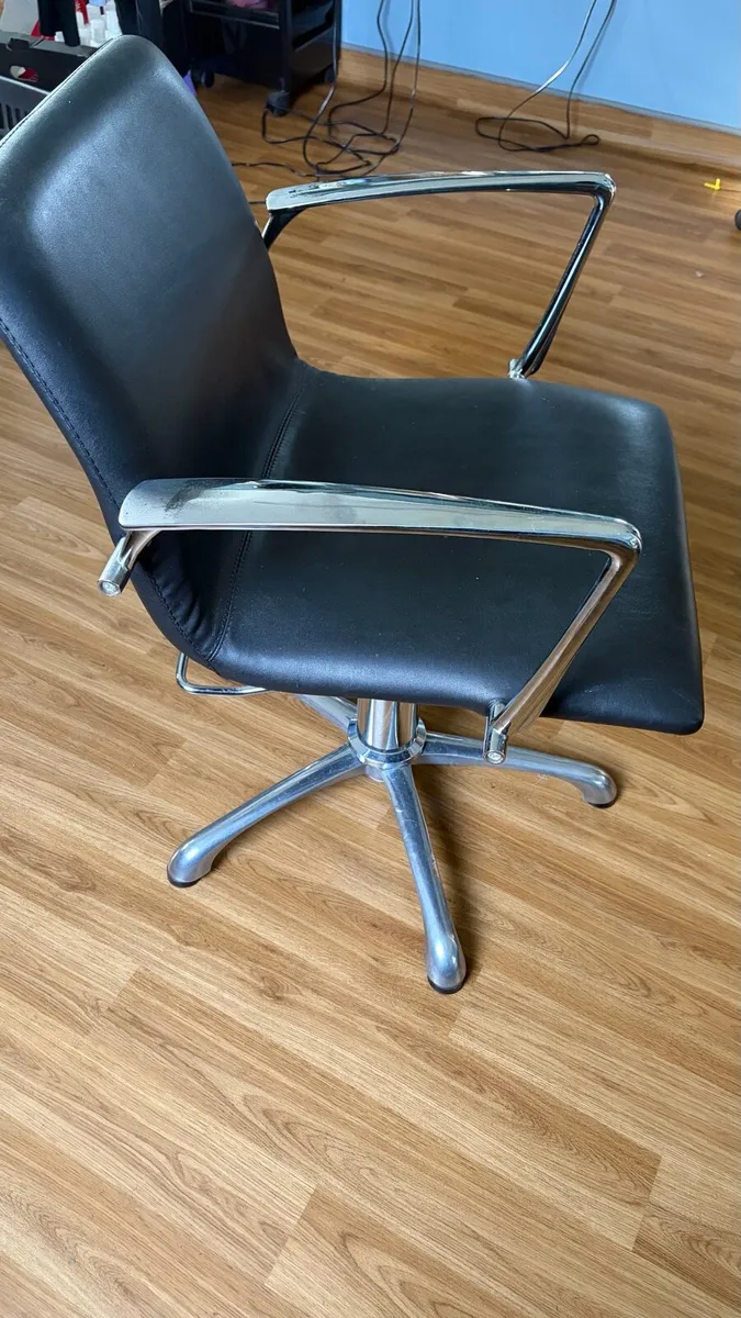 Hairdresser chair swivel - Image 2