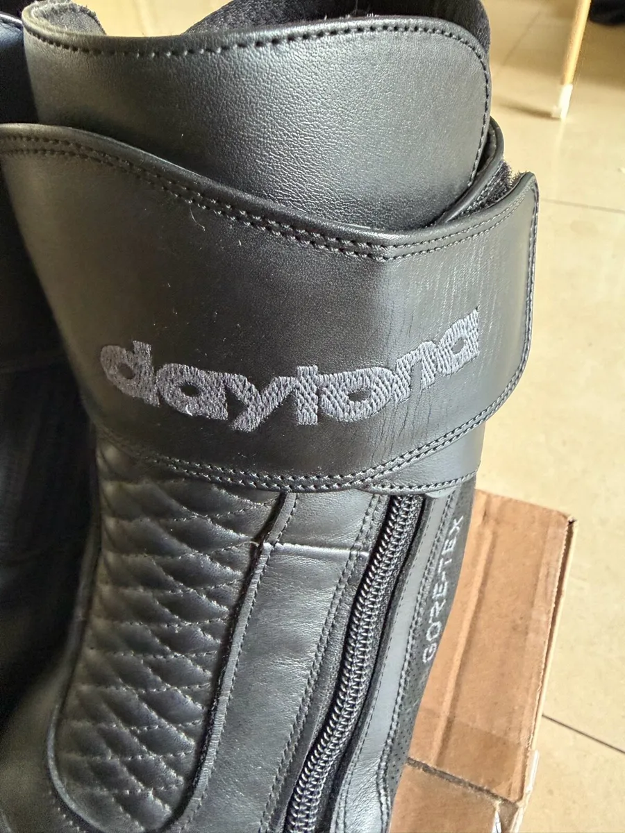Daytona gortex size 45 - Image 2