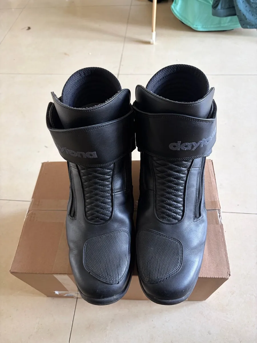 Daytona gortex size 45 - Image 1