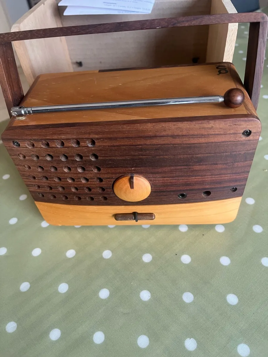 Vintage Magno Radio - Image 3