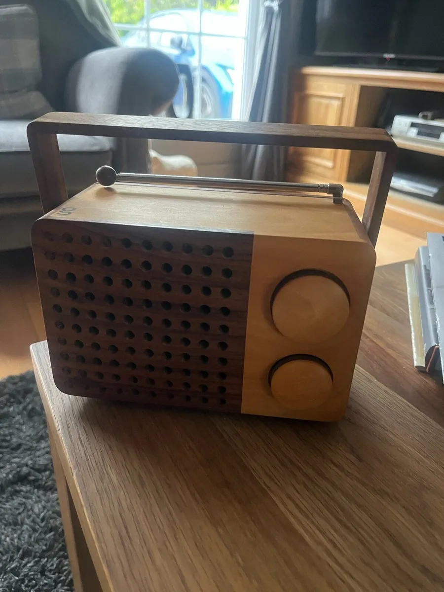Vintage Magno Radio - Image 1