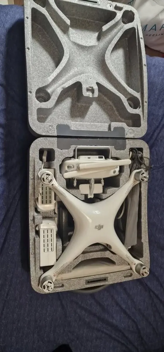 DJI Phantom 4 Pro V2.0 – Complete Kit with Origina - Image 1